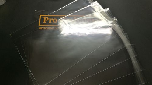 Bolsa transparente ¡con solapa adhesiva! - Tamaño 140 x 140 mm.